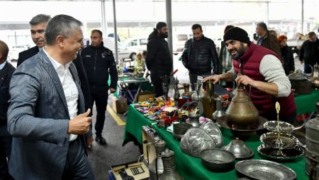 Antalya’daki antika meraklıları bu pazarda