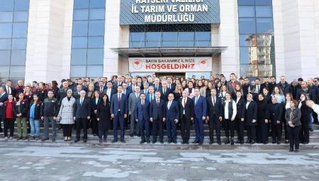 Bakan Yumaklı ve Başkan Büyükkılıç, bölgenin en büyük tarım fuarını ziyaret etti