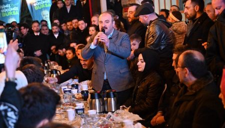 Bursa’da simit ve tahanlılar başkandan, çaylar vekilden