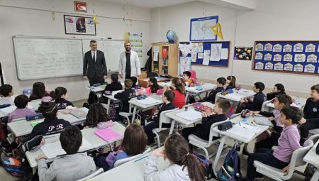 Gölcük’te ‘Hayat Bilgisi’ dersi Başkan Sezer’den