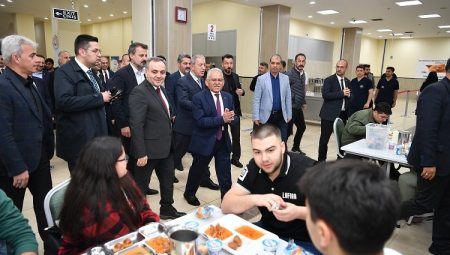 Kayseri protokolü ERÜ iftarında