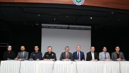 İnegöl’de muhtarlarla yeni dönemin ilk toplantısı yapıldı