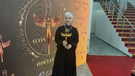 Nevin Arvas  ‘ Yılın En İyi Çıkış Yapan Yazarı’ ödülünü aldı