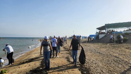 Adana Büyükşehir’den Karataş’ta çevre temizliği