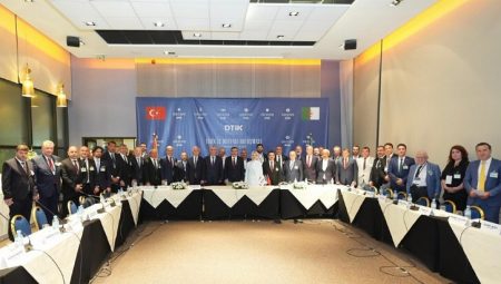 Bakan Göktaş Cezayir’den Türk iş dünyasına seslendi