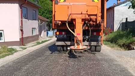 Bilecik’te sıcaktan asfalt eridi