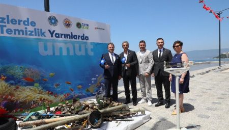 Bursa Gemlik’te Başkan Deviren de denize daldı!