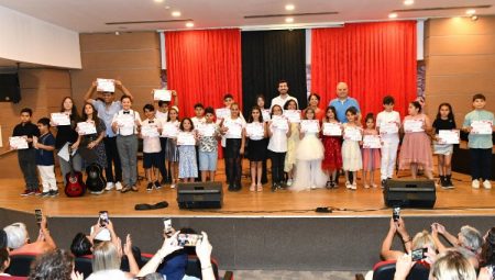 Çiğlili kursiyerlerden müzik ziyafeti