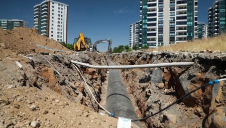 Diyarbakır Mahabad Bulvarı’nda içme suyu hattına deplase