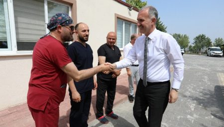 İnegöl’de barınak personeline başıboş sokak hayvanlarını yakalama eğitimi