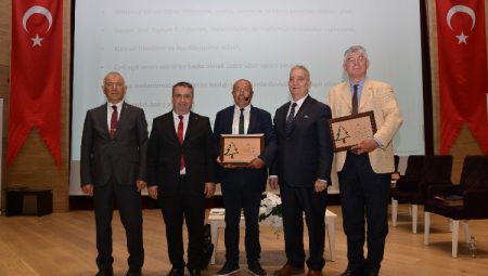 İzmir’de ekonomi konuşuldu