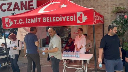 İzmit Belediyesi YKS adaylarının heyecanına ortak oldu