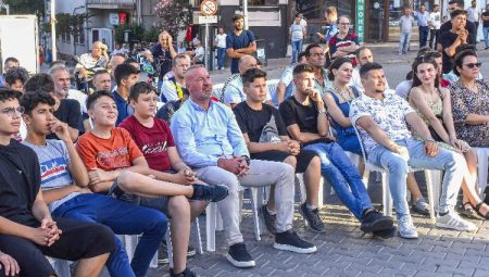 Karacabey’de milli maç heyecanı dev ekranda yaşanacak