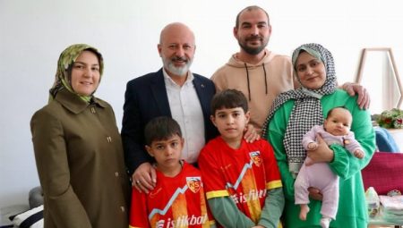 Kayseri Kocasinan’dan bebeklere ‘hoş geldin’ hediyesi