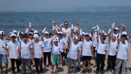 Kocaeli sahilinde 2.1 ton atık topladı