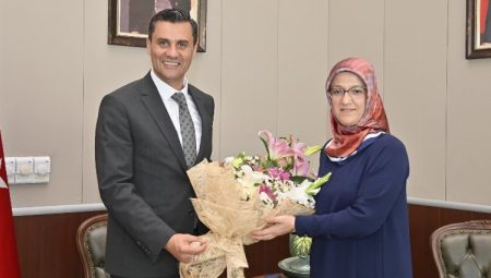 Manisa’da Başkan Zeyrek’ten üniversiteye iade-i ziyaret
