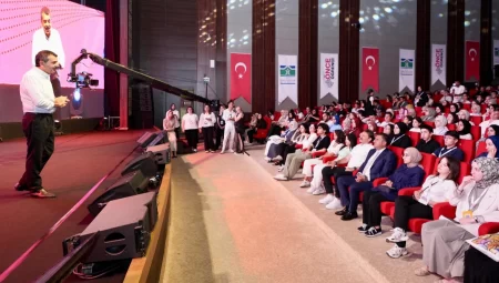 Bakan Tekin, tercih yapacak gençlerle buluştu