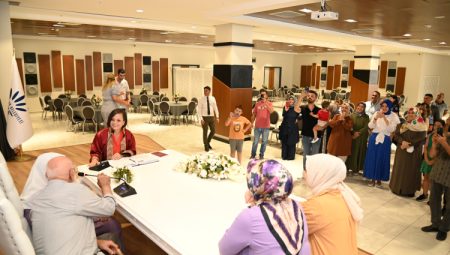 Başkan Kınay Karabağlar’ın en genç çiftinin nikahını kıydı