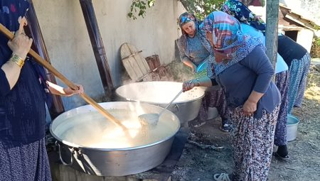 Bilecik’te köylü kadınlarından aşure etkinliği