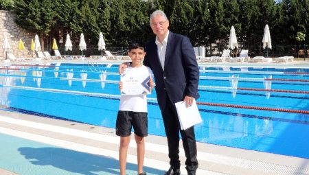 Minik yüzücüler sertifikalarını aldı