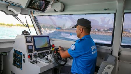 Van Gölü’nde deniz polisi devriyesi