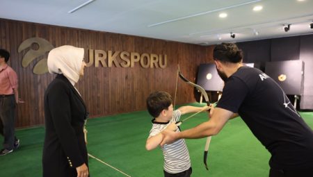 Bakan Göktaş Filistinli çocuklarla buluştu