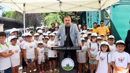 Bursa Osmangazi’de minik yüzücüler sertifikalandı