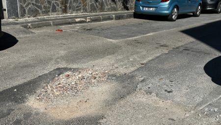 Bursa’da bu mahallenin yolları araç sahiplerine maddi sorun yaratıyor