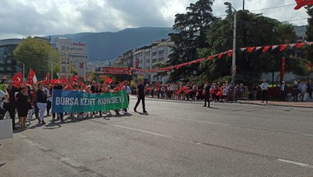 Bursa’da 30 Ağustos Zafer Bayramı coşkuyla kutlanıyor