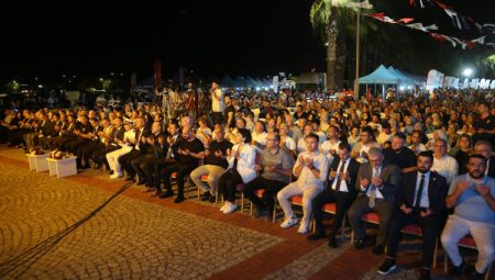 Deprem şehitleri acının yıldönümünde anıldı