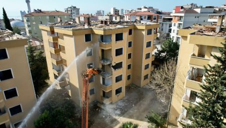 Yüzü varsa aynaya bile bakamaz!