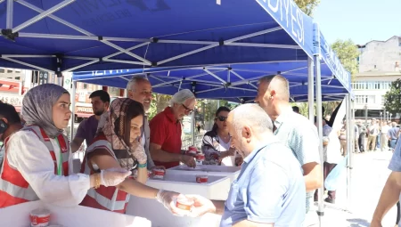 İzmit depremde hayatını kaybeden vatandaşları unutmadı