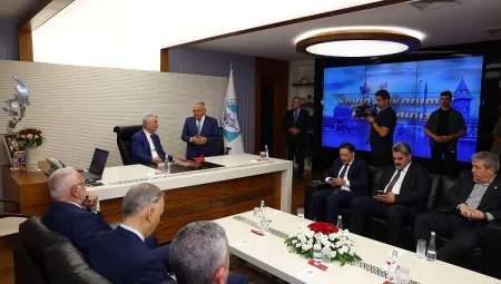 Kayseri’ye Bakan Bolat’tan övgü