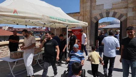 Nevşehirlilere Haniye onuruna gül suyu ve lokum