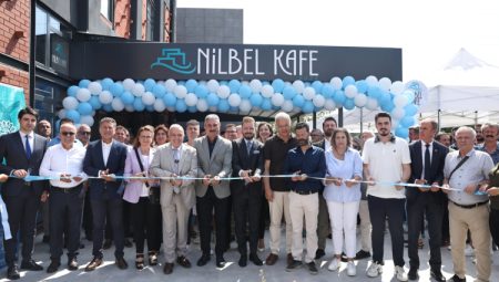 Nilüferliler’in yeni buluşma noktası ‘Nilbel Kafe’ hizmette… Kahveler Başkan’dan