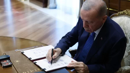 YAŞ kararlarını imzaladı… İşte terfi, uzatma ve emeklilik kararlarında tam liste