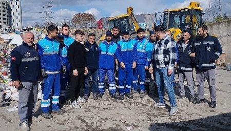 10 ton çöp içinde 100 bin TL’yi aradılar