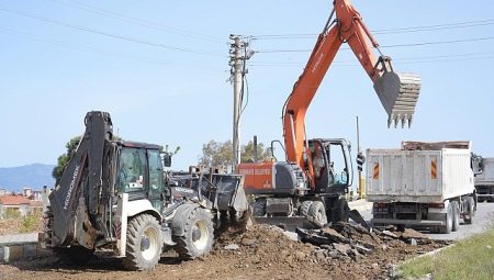 Burhaniye Belediyesi Fen İşleri Takımları Çalışmalarını Sürdürüyor
