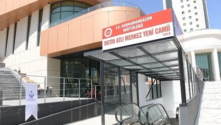 Cami Dualarla İbadete Açıldı