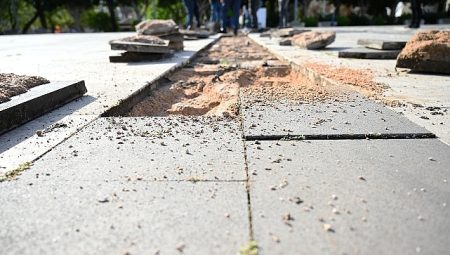 Cumhuriyet Meydanı’nda tadilat çalışması başladı