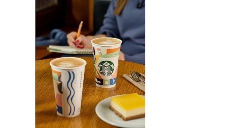 Cup Design Müsabakasının Birincisi Mavisu Demirağ’ın Tasarımı İkonik Starbucks Bardaklarında