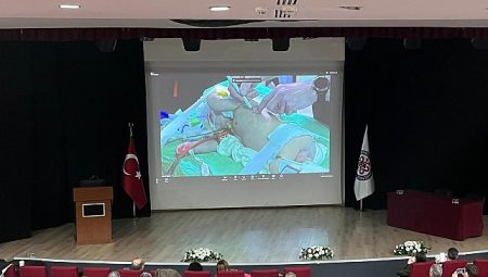 Ege Üniversitesi, Pediatrik Toroskopi alanında dünyaca ünlü cerrahları ağırladı