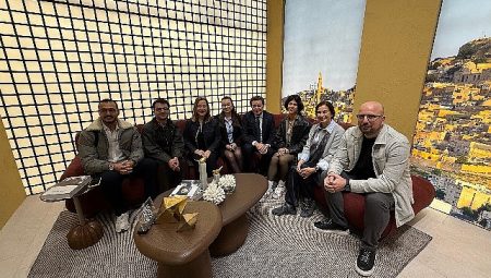 Ezberbozan dizaynlar yaptılar, dizaynın başşehri Milano’da dünyanın en büyük mobilya fuarını ziyaret ettiler