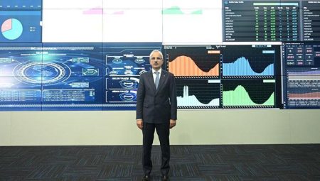 “Günlük 4 saat 4 dakikayı cep telefonlarımız aracılığıyla internette geçiriyoruz” – Düzgün Haber