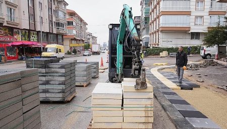 Keçiören’de Kaldırımlar Yenileniyor