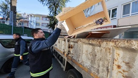 Konak’ta mobilya atıkları fiyatsız toplanıyor