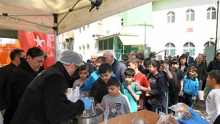 Lider Aydın’dan vatandaşlara çorba ikramı