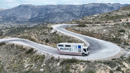 Taşınabilir kuaförden 6 yıllık fevkalade performans Taşınabilir Kuaför Tırı köy köy dolaşıyor