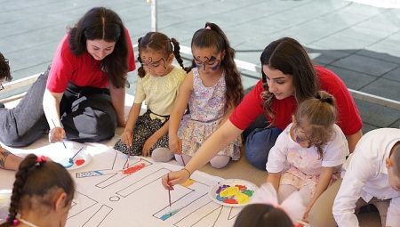 Vodafone gönüllüleri, Gaziantepli çocukların 23 Nisan coşkusuna ortak oldu