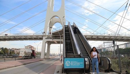 10 noktada yürüyen merdivenlere periyodik bakım